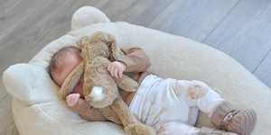 relax hoes baby voor voedingskussen
